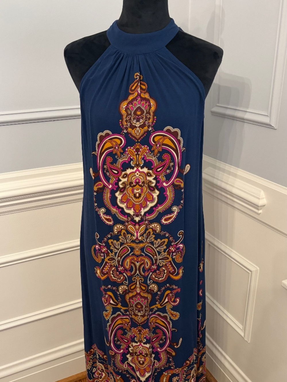 Long women’s dress size small with variet of colors see pics